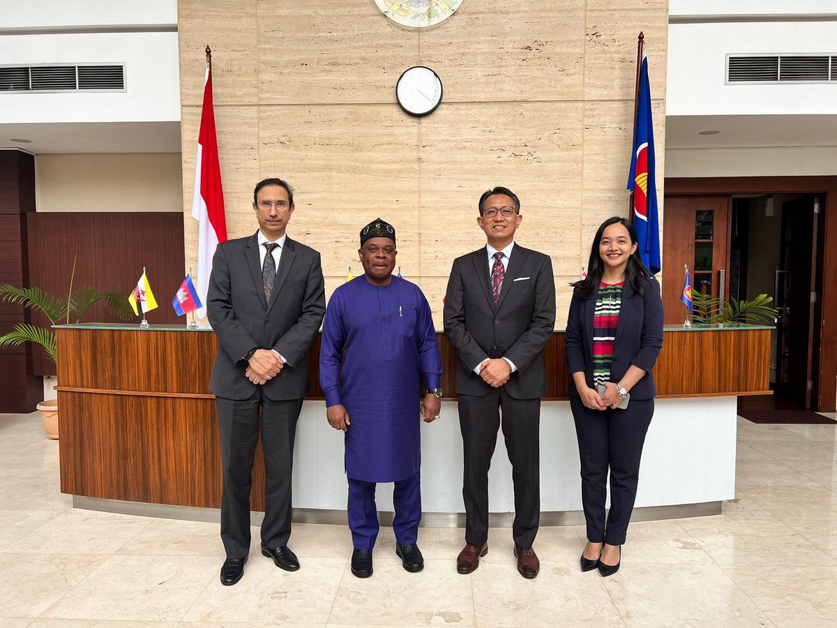 We must nurture strong networking & partnership among future decision-makers as early as possible.

It was one of the gists of the meeting between Ambassador Isiaka Abdulqadir Imam, @D8SecGen, with Ambassador Mohammad K. Koba @mohammadkoba, the Head of @KemluPusdiklat in Jakarta