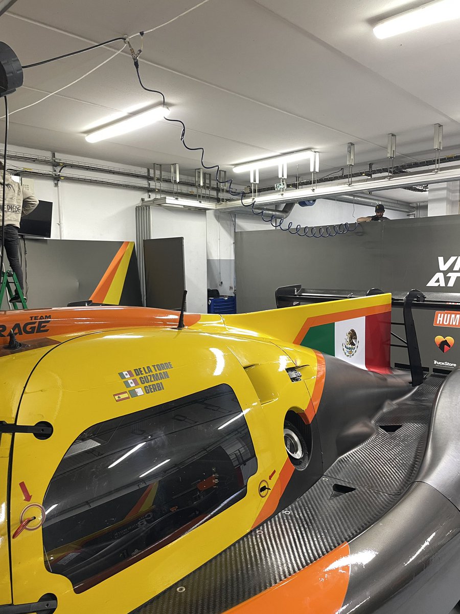 Listos en #PaulRicard para nuestra primer carrera en LMP3 y ultima fecha del campeonato de resistencia. Linda esa bandera de 🇲🇽 en nuestro coche.