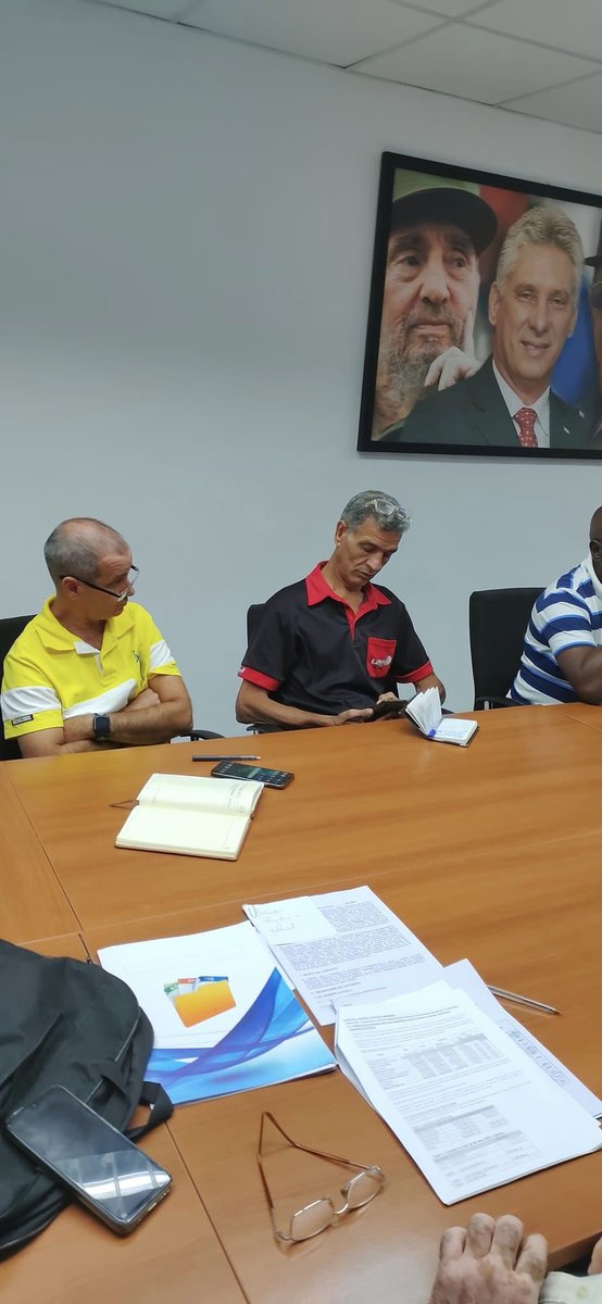 Se realiza en la mañana de hoy Consejo de Dirección de la EMROH donde se analizan objetivos y su estado de cumplimiento #vamosxmas #EMROHab