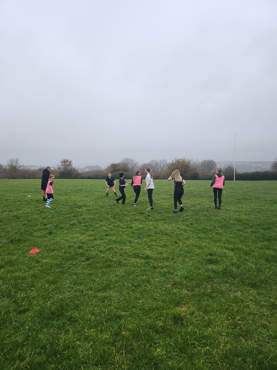 A great first girls rugby session run by <a href="/ciaran_jones05/">Ciaran Jones</a> for <a href="/BryntirionRugby/">Bryntirion Rugby</a> pupils this afternoon🏉👭 Looking forward to seeing the progression over the next few weeks!🤩