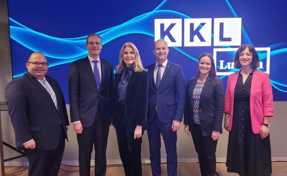 Der Luzerner Regierungsrat traf Helle Thorning-Schmidt, die ehemalige Ministerpräsidentin Dänemarks, am Annual Meeting von <a href="/LucerneDialogue/">Lucerne Dialogue</a>. 

<a href="/HelleThorning_S/">Helle Thorning S</a> @mtschuor3 <a href="/retowyssluzern/">Reto Wyss</a>