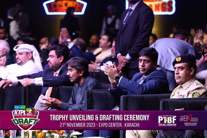 karachithecity's tweet photo. Expo Center Karachi Main Karachi Tape Ball Premier League Season 3 Ki Iftitahi Taqreeb, Governor Sindh Samet Legendary Crickiter Javed Miandad Ki Shirkat.
#KTPL3 https://t.co/BRB0mISkeX