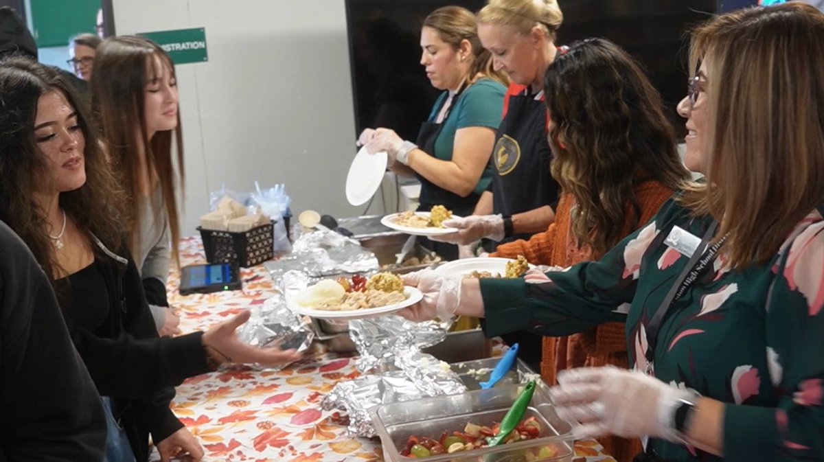 Ivy High School hosted it's annual Thanksgiving Feast for students and staff last Friday at lunch! ✏ Watch the video at facebook.com/FUHSDofficial #FUHSD #FUHSDschools #Fallbrook #FallbrookSchools #FUHS #Ivy #Oasis #FallbrookHigh #Schools #HighSchools #SouthernCalifornia