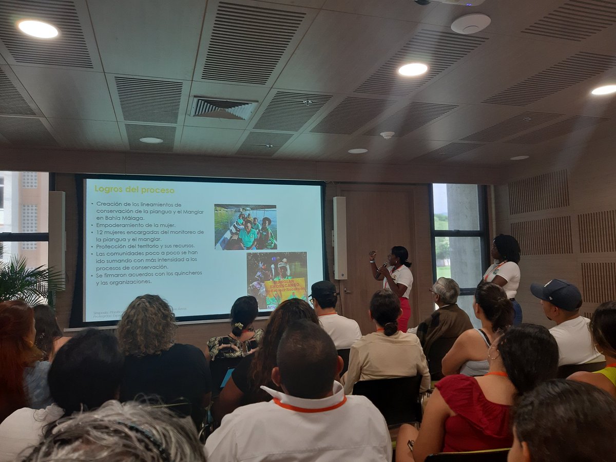 "Unas negras hermosas somos quienes monitoreamos la piangua y el manglar". Guardianas de la piangua. Bajo Baudó, Chocó, Colombia. <a href="/somoscomfauna/">Comfauna</a> #XVCimfauna <a href="/earthjournalism/">Earth Journalism Network</a>