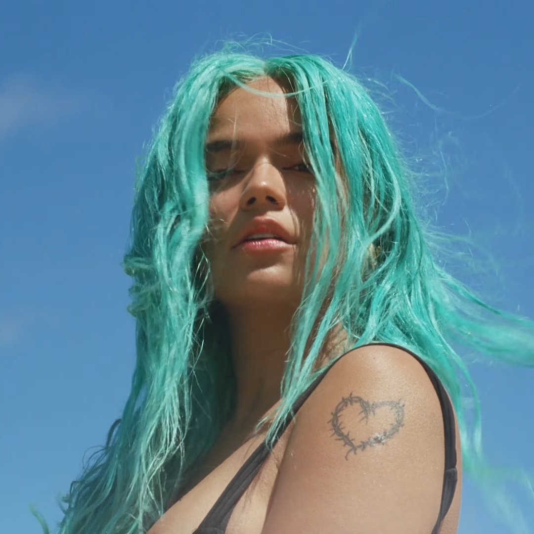 karolgcentral's tweet photo. Spotify | “PROVENZA” ha alcanzado 1 MIL MILLONES de reproducciones. KAROL G se convierte en la primera artista femenina en la historia en tener 1 canción hispana en solitario por encima de este hito en la plataforma. https://t.co/GHEVbAJI52