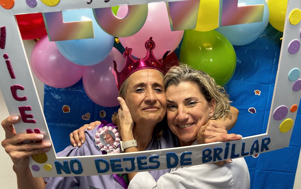 Se jubila Vicen Lluesma, nuestra incombustible enfermera de <a href="/HLaFe_Surf/">URF La Fe</a> <a href="/HospitalLaFe/">HospitalLaFe</a> <a href="/UrologiaLaFe/">UrologiaLaFe</a> excepcional profesional y mejor persona,decenas de residentes y enfermeras han aprendido con  ella, derrochando humanidad con sus pacientes y compañeros… te echaremos de menos!