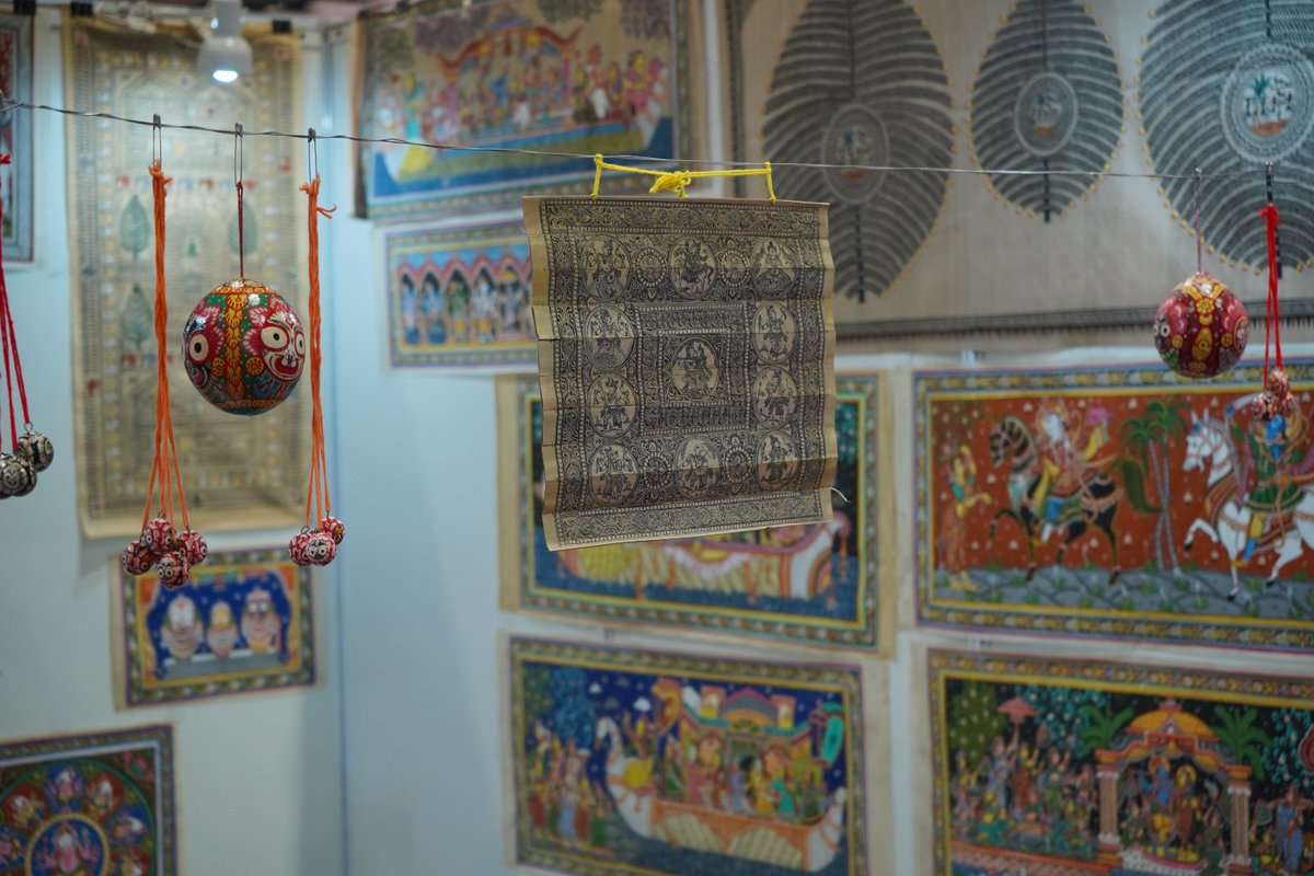 Odisha Pattachitra, when done on palm leaves, is a beauty to behold. Treat your eyes to the highly intricate art of Odisha Pattachitra at the Geographical Indications (GI) Pavilion. 

Venue: Hall no. 5, first floor, ITPO 
Dates: 14-27th Nov, 2023 

#DPIITPavilion #IITF2023