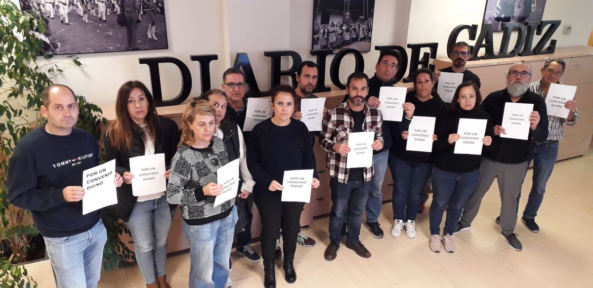 Hoy somos más en los #MiércolesNegros de <a href="/diariocadiz/">Diario de Cádiz</a>. Ayer entregamos una contrapropuesta a la única "propuesta" recibida en casi 8 años: Ni contempla incremento salarial ni compensa la décima parte del 21% de pérdida de poder adquisitivo <a href="/ccoocadiz/">CCOO de Cádiz</a> <a href="/APCadiz/">APC</a> <a href="/periodistacadiz/">Periodistas Cádiz</a>