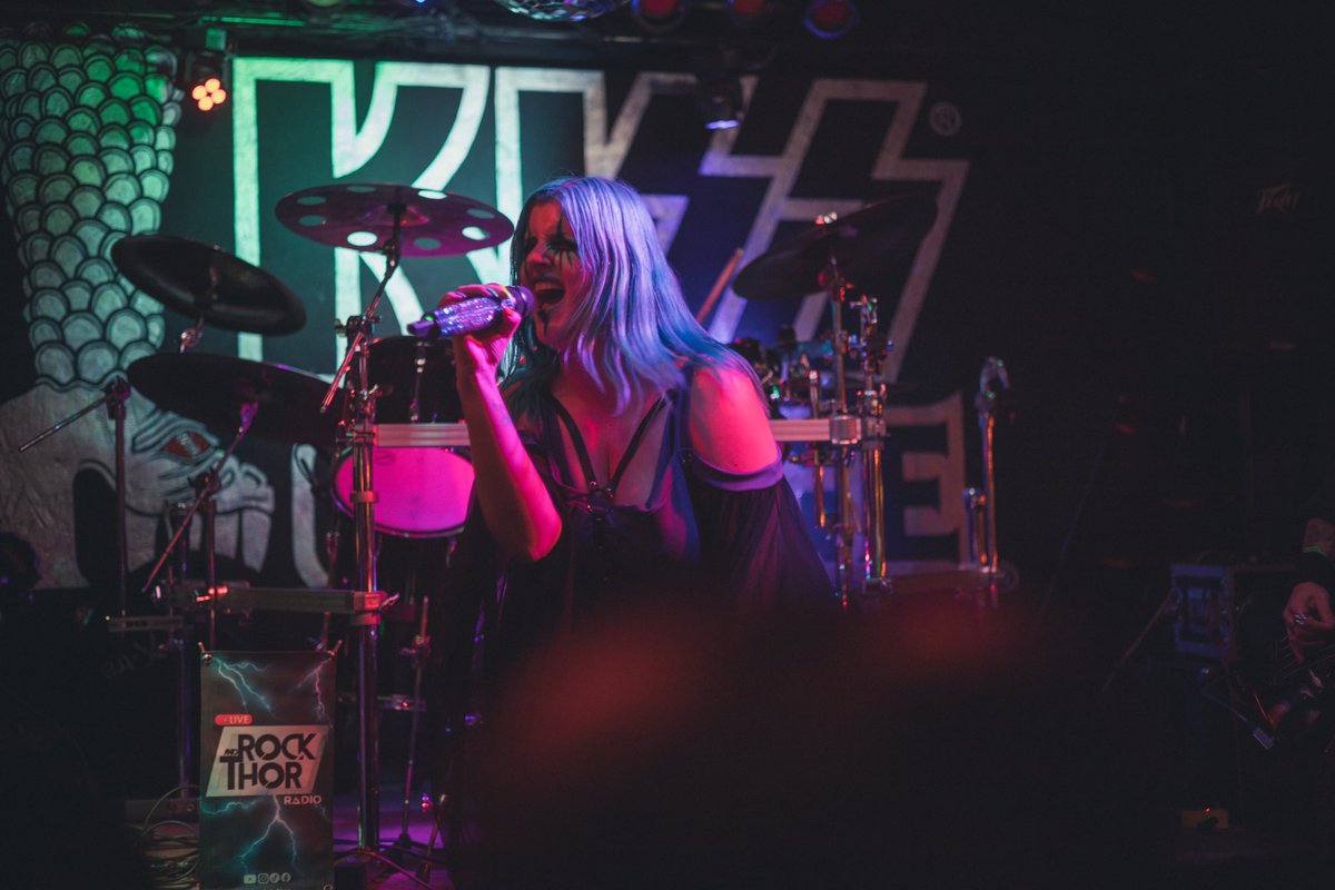 ¡Feliz día del músico! 
Last one of the year. 🤘🏻🩵 
Nos vemos el 2024🔥 <a href="/Stt_Mx/">Scarlett</a> 

#singer #music #diadelmusico #metalgirl