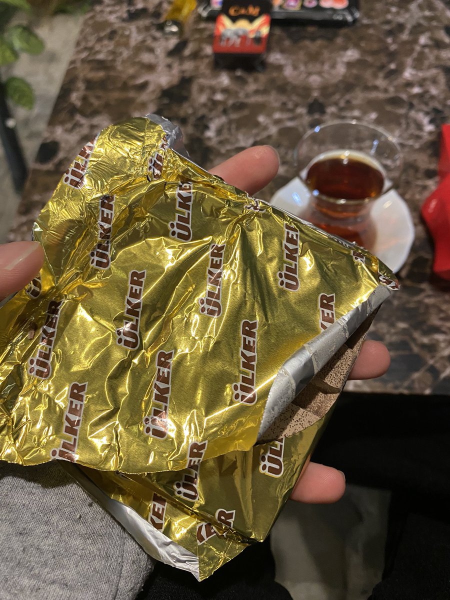 Sevgilim gönlümü almak için çikolata yollamıştır ama <a href="/Ulker/">Ülker</a> çikolatası bozuk çıkmıştır yine hüsran
#ülker 
<a href="/Ulker/">Ülker</a>