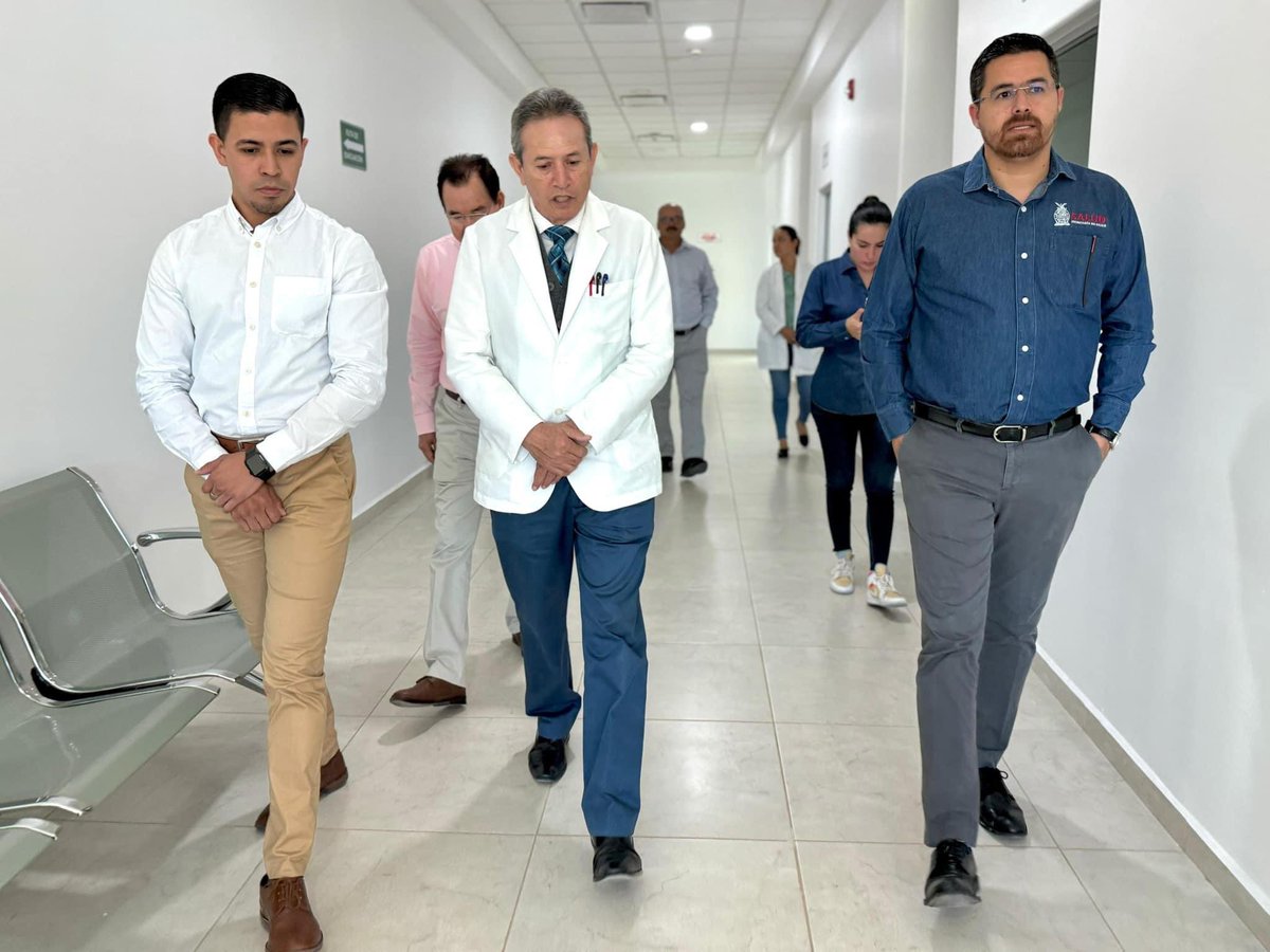saludsinaloagob's tweet photo. Para corroborar personalmente que se esté brindando un servicio médico de calidad a las y los sinaloenses, el Secretario de Salud, Dr. Cuitlahuac Gonzalez, visitó el Hospital Integral del Valle del Carrizo donde recorrió sus instalaciones y escuchó las inquietudes del personal. https://t.co/DsTJa5JiG1