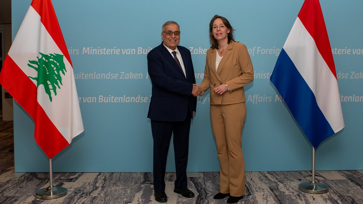 HankeBruinsSlot's tweet photo. We also talked about the accommodation of Syrian refugees in Lebanon and the ways in which the Netherlands is assisting with this significant challenge.

We had a good conversation, where I also congratulated the minister on Lebanon’s 80th Independence Day. 2/2 https://t.co/I7IXCiSz5b