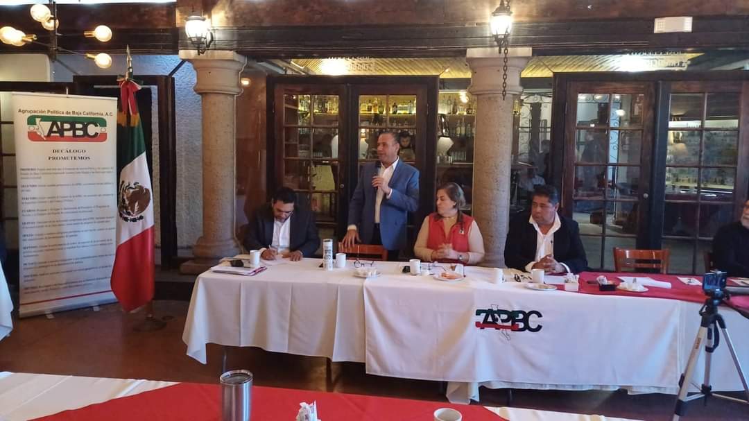 MarioOsunaPAN's tweet photo. Saludos hoy desde la APBC (Agrupación Política de Baja California A.C) con los presidentes estatales del PRI y el PRD, hablando del Frente Mmplio por México y el proyecto de nación que construimos de la mano de nuestra pre candidata Xochitl Gálvez.
#CambiemosElRumbo 
#SiHayDeOtra https://t.co/S1dx08RgSS