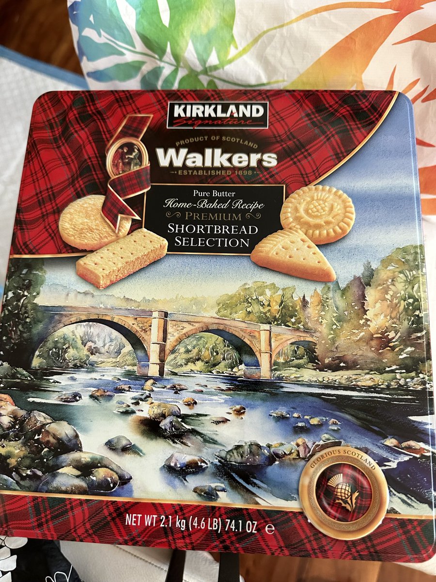 higoddess's tweet image. “I’m just going to eat shortbread ‘til I fall over”
-my husband just now, at 7:47am, when I asked him if he wanted half a bagel