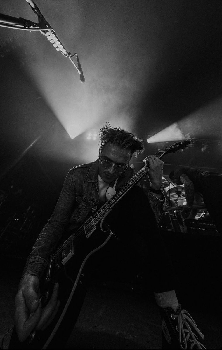 poyntersource's tweet photo. Black & white action from Notts # 1
📸 by @DeanSherwood
#McFlymusic #PowerToPlaytour https://t.co/4ZIUlo4Q8H