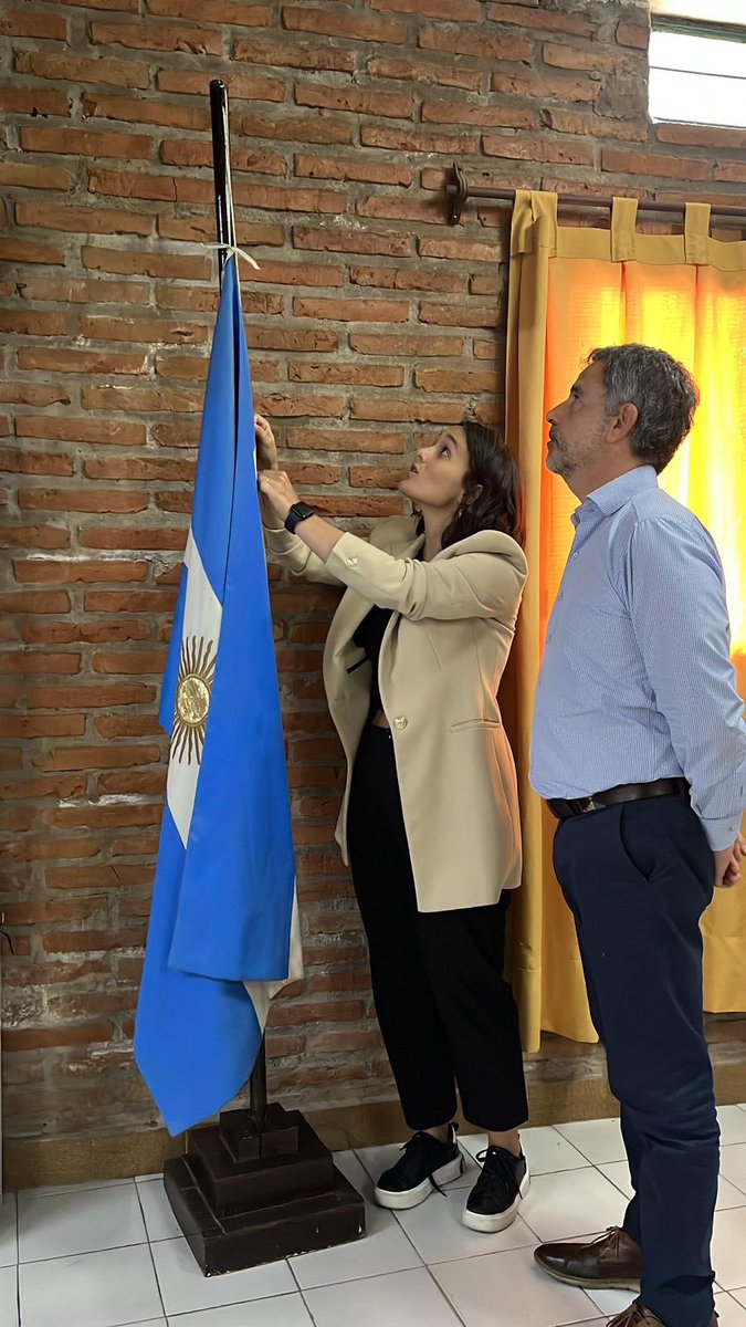 OmodeoPaula's tweet photo. Excelente lo de @meki_moraiz. En su 1ra intervención logró un ahorro de 300 Millones a los vecinos de YB. 

Clarísima, “la prioridad debe estar en bajar el gasto (…) gastamos 200 M en subsidios discrecionales, 160 M en festivales y talleres, 860 M en el concejo deliberante”. https://t.co/3SLdtPTarw