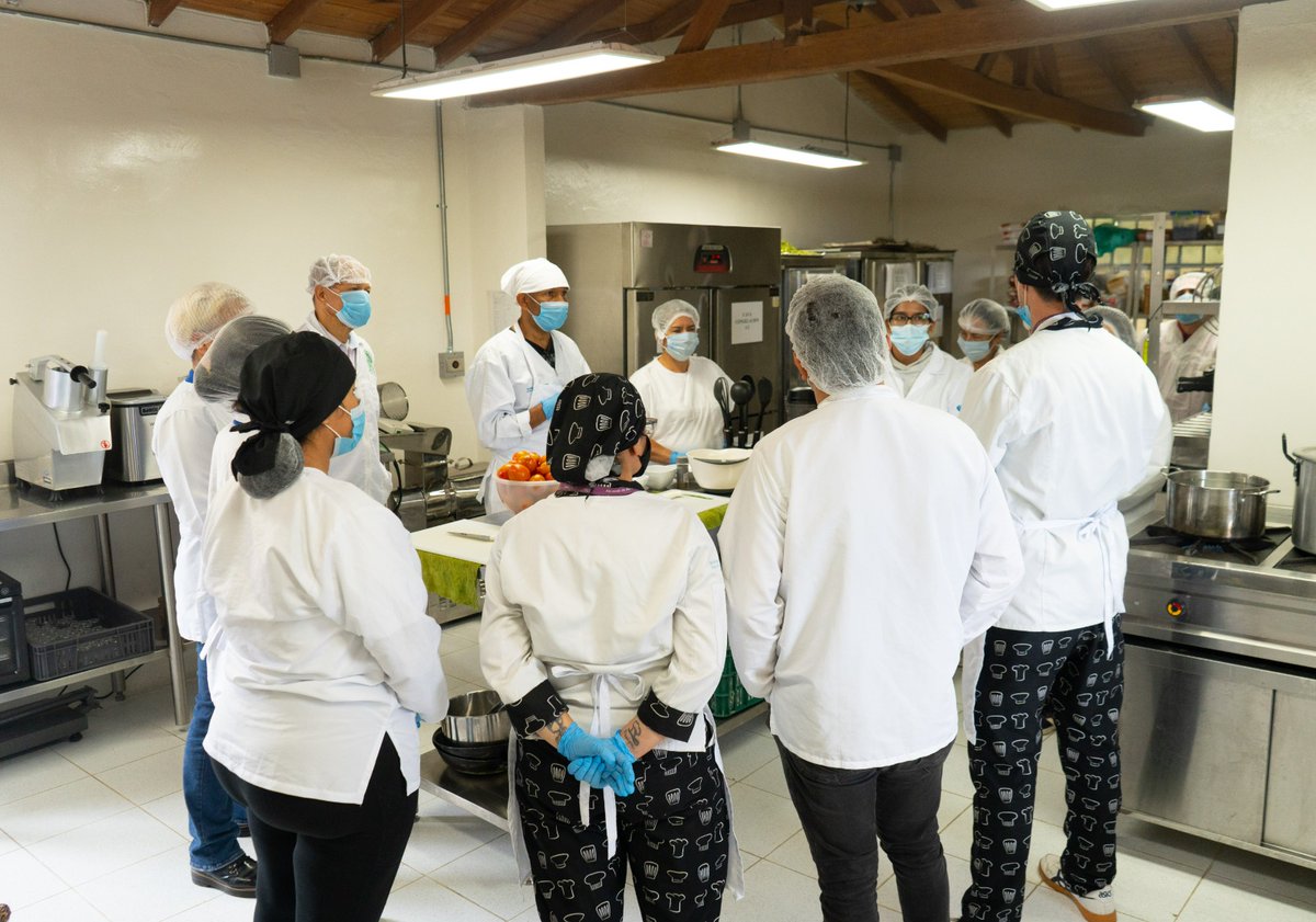 vascojuand's tweet photo. Con este proyecto generamos autonomía económica y multiplicamos conocimientos en Medellín. ¡Estas son las oportunidades que brindamos desde la Secretaría de Inclusión Social y el Equipo de Seguridad Alimentaria! #DesarrolloComunitario #Empoderamiento https://t.co/soliGcGbRS