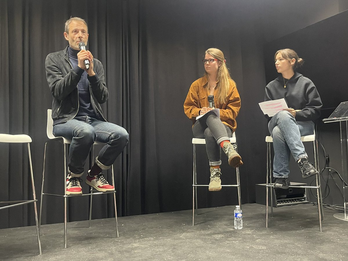 Jean-Xavier De Lestrade, réalisateur de Sambre, co-écrit avec <a href="/GeraudAlice/">Alice Geraud</a> est à <a href="/EcoleW_Alumni/">École W Alumni</a> et <a href="/cfjparis/">CFJ Paris</a> 
Une rencontre organisée dans le cadre du master Fiction et documentaire du réel de l’école W, <a href="/Inafr_officiel/">INA.fr</a>, <a href="/AssasUniversite/">Panthéon-Assas université</a> 
#fiction #reel #documentaire #formation