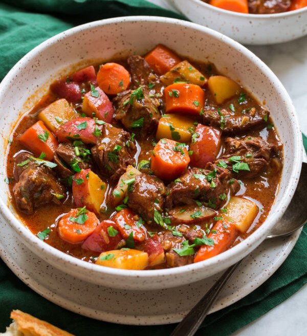 AtlanticBeef's tweet photo. Bring your Food Bank donations to Founders’ Food Hall &amp; Market today, from 4 to 6 pm &amp; enjoy a #localbeef treat prepared by #ChefIlonaDaniel. She will be preparing the classic dish "Grammy's Stew" containing Atlantic Beef diced beef, with turnip, carrot, potato &amp; summer savoury. https://t.co/T7e4SHrgbR