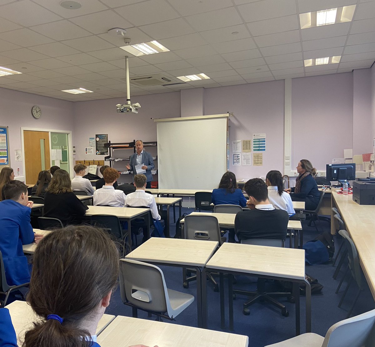 MissPageBus's tweet photo. Higher Business were very lucky to have Alan in today as a guest speaker! Alan spoke about his job roles within different organisations - including Timex, Fossil Group and Radley⌚️👜 @TechnologiesDHS @DunblaneHS https://t.co/d1S8kOYnh0