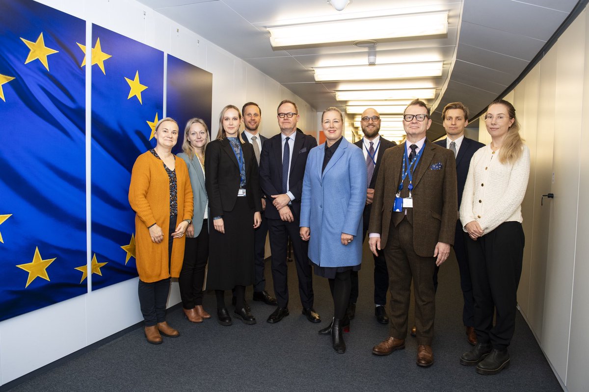 JuttaUrpilainen's tweet photo. Hyvä keskustelu, kiitos Suomen EU-edustusto @FinlandinEU ja suurlähettiläs @JuhaOttman!

EU on Suomelle myös ulkopoliittinen väline.

Yhdessä pohdimme ulko- ja turvallisuuspolitiikan ajankohtaisia kysymyksiä, mukaan lukien laajentumista, joka tulee edellyttämään 🇪🇺 uudistamista. https://t.co/amxJph1iBz