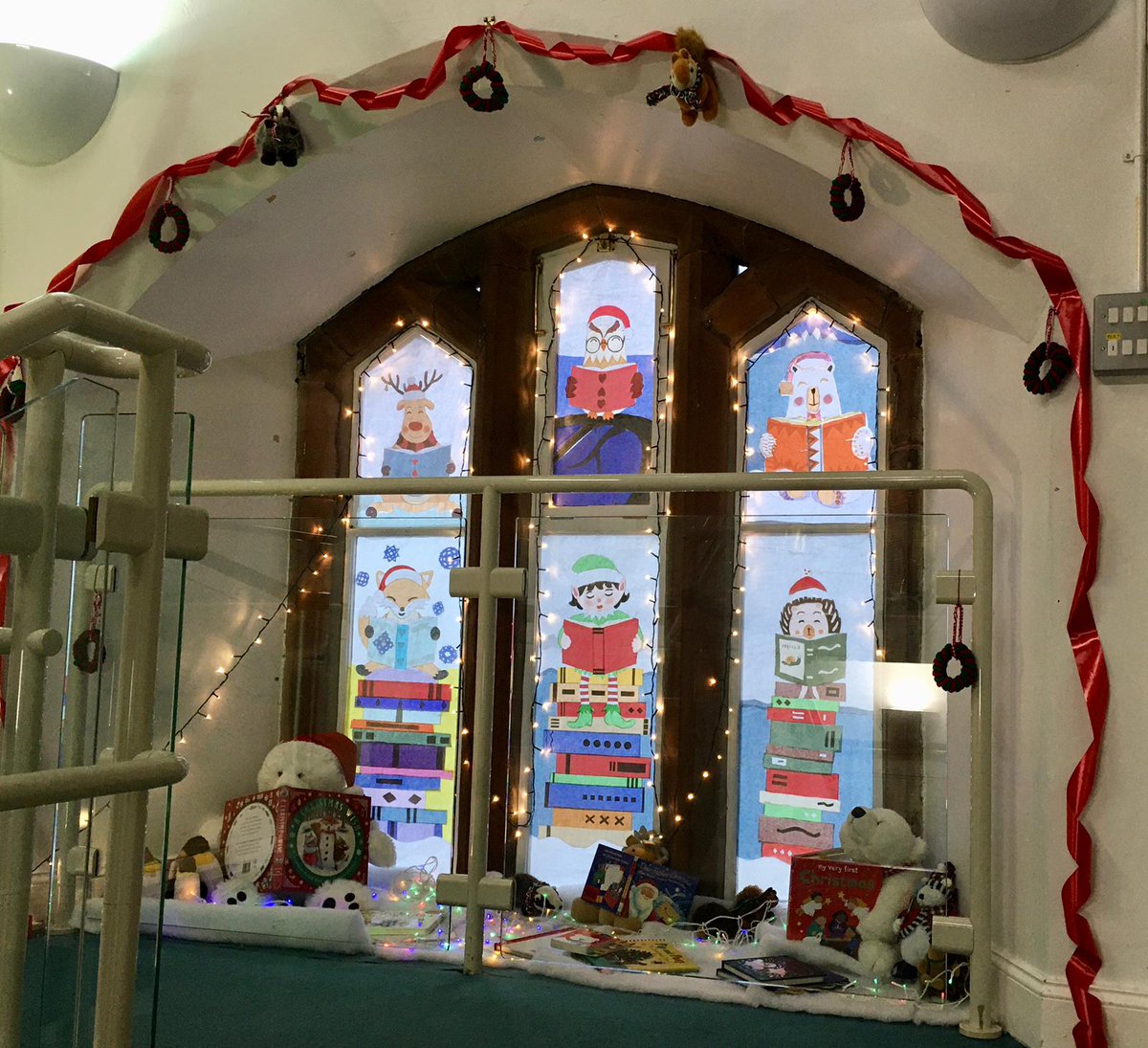 ashedofphotos's tweet photo. 📸 Huge credit to my amazing friends at #PenrithLibrary for creating such a fantastic entry in the #Christmas window competition, especially on a budget of zero. Creative and inspiring. 😁 
Thanks to Rae for the superb photos. 🧑‍🎄 xx https://t.co/ZJUfXSf2Vn