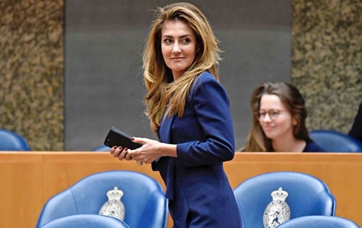BaddiesAlevi's tweet photo. Dersimli Dilan Yeşilgöz Hollanda’nın ilk kadın başbakanı oldu 👏👏 https://t.co/gGDZu12dVX