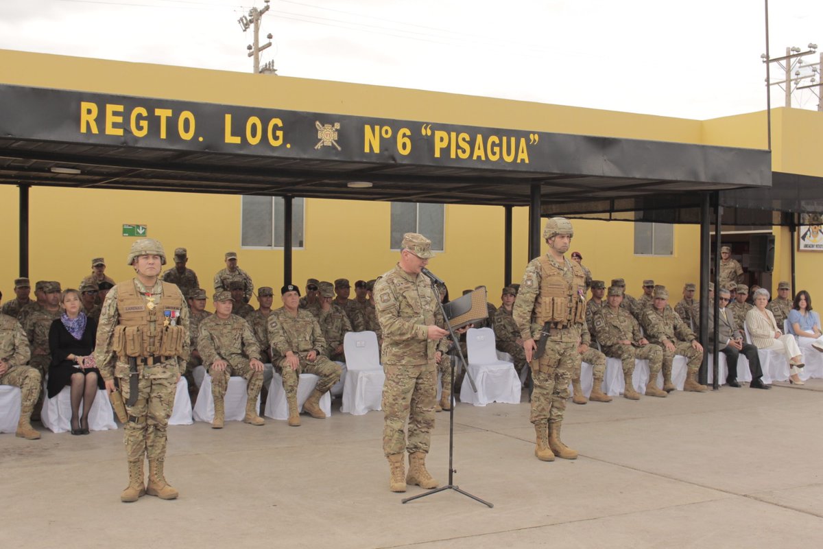 Con una formación en el patio de #honor de la unidad y con la presencia del Cdte. en Jefe de nuestra VI División de #Ejército, General de Brigada Lionel Curti S., se realizó la ceremonia de #CambioDeMando del Regimiento Logístico N°6 #Pisagua, emplazado en la ciudad de #Arica.