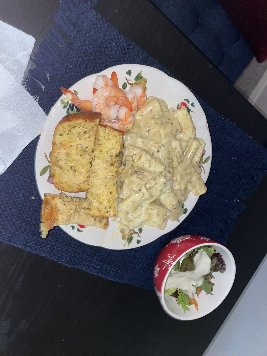 rileyannjackman's tweet photo. made pasta last night - just showing it off lmao
#food #Foodies #foodlover #foodporn #LinksInBio #shrimp #pasta #homemadealfredo #BeYourself #Food4Thought #foodpics #yummy #FoodSecurity #letmecookforyou https://t.co/YEXcoEJwTD