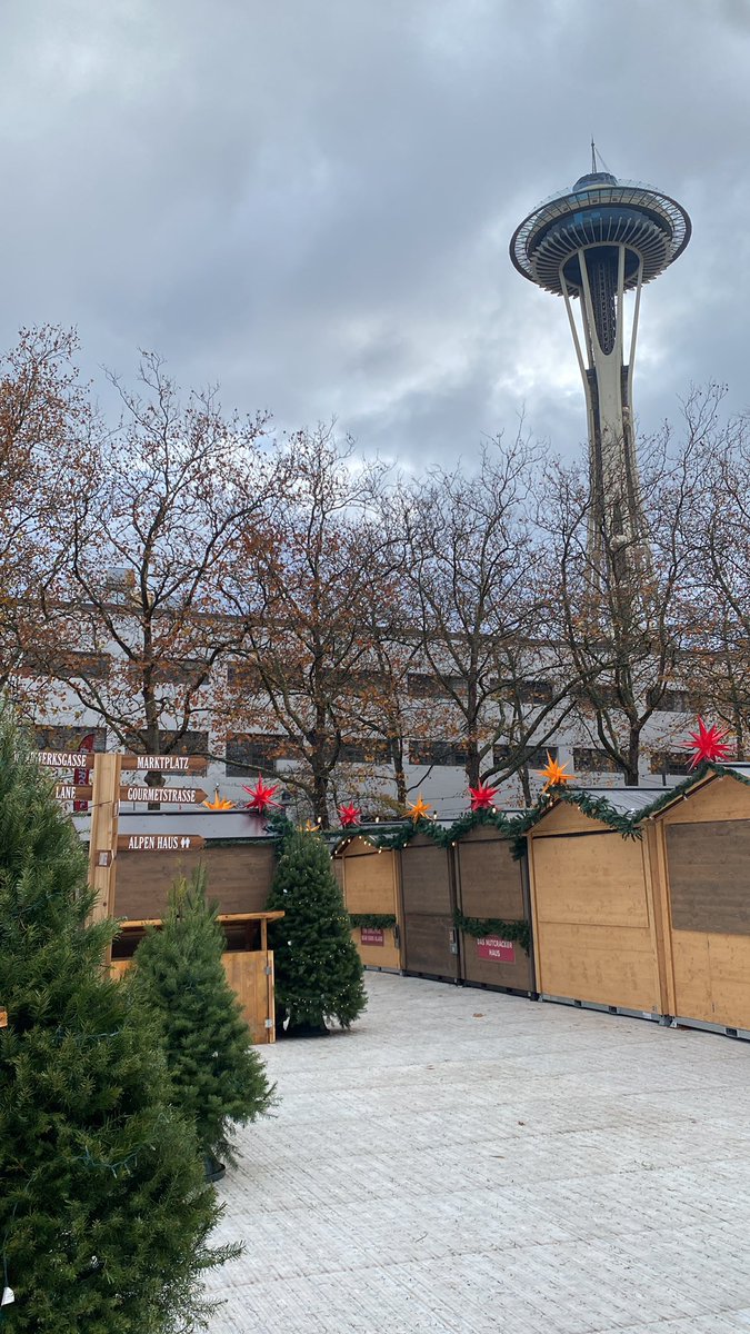 tyrahmajors's tweet image. 2 more days ‘till the Seattle Christmas Market opens! Checking out the set up this morning — It’s going to be so JOLLY 🎁🎄@komonews #KOMONews