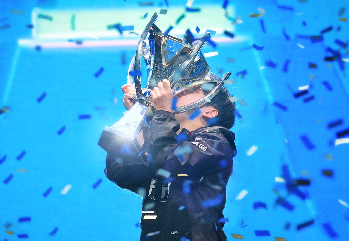 donebyhappy's tweet image. #Worlds2023 #Gumayusi #구마유시
∧_ ∧
(⸝⸝•̀֊•́⸝⸝)
*。:゚*〇🏆〇*゚:。:*
。*・:+*゚ ゚*+:・*