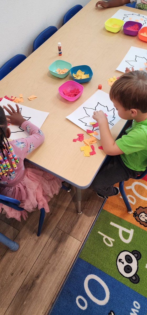 Jenkins_Care2's tweet photo. Making fall crafts to end our short holiday week! We hope you all have a great Thanksgiving filled with good food and even better company. #HappyThanksgiving  #JenkinsFamilyChildCare #Menifee #ChildCare #Daycare #StaySafeStayHealthy https://t.co/otP0wjzSjX