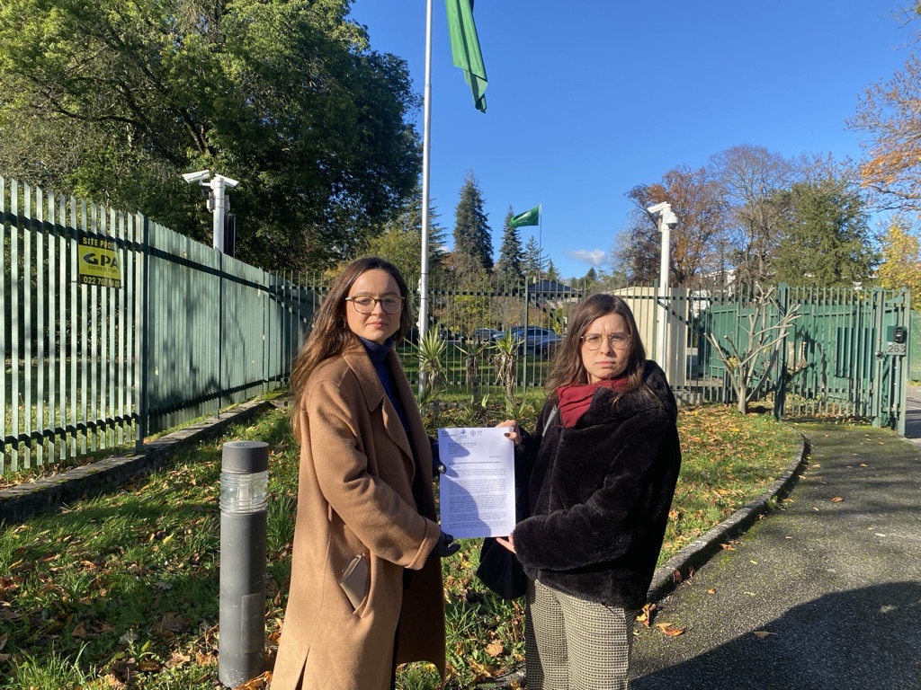 📣 This morning, we delivered a letter with @MENA_Rights and @ALQST_En to the Saudi Permanent Mission in Geneva, voicing our deep concerns for #RightLivelihood Laureate @MFQahtani. No one should ever be detained or forcibly disappeared for their human rights work! #FreeAlQahtani