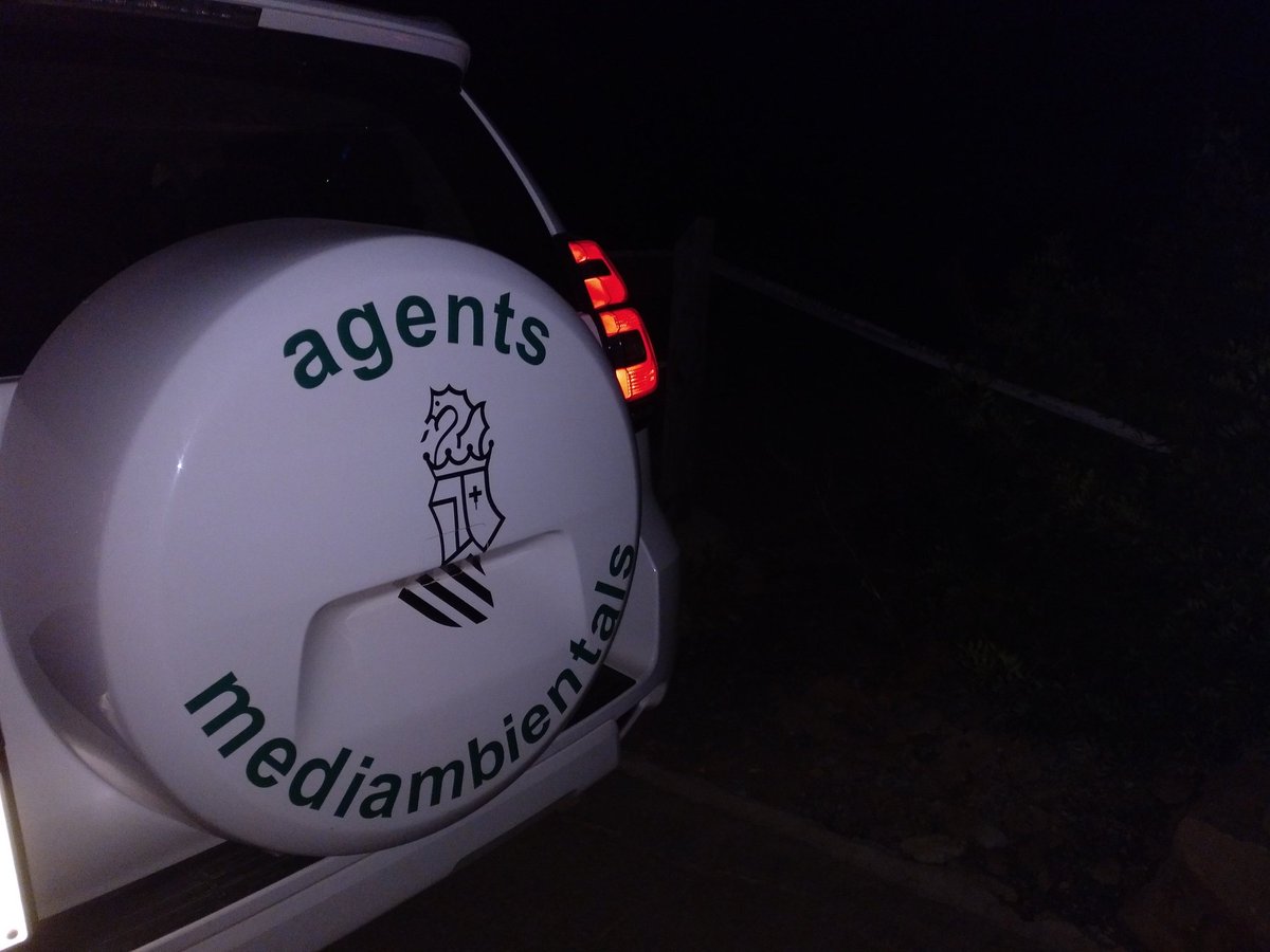 AMGVA's tweet photo. Consellera, sólo han juntado la parte d prevención q lleva la empresa🤦🏻♂️😉
La parte de policía y funcion pública la seguimos llevándola en @GVAMediAmbient Los Agentes Medioambientales en general y la investigación de causas de 🔥 los 👮🏻♀️🚔 del #Goiif
Seamos claros🙋🏻♂️
@salomepradas https://t.co/cbq4I55WL9