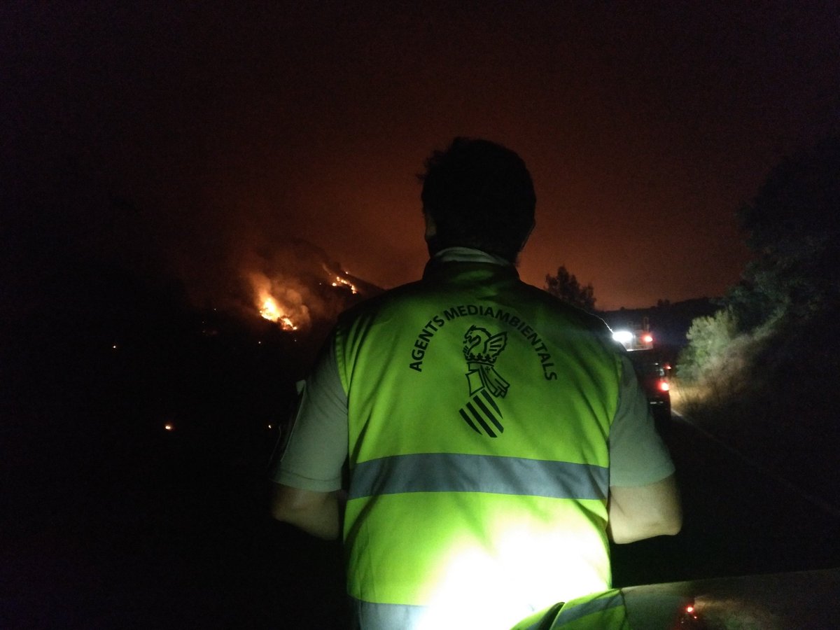 AMGVA's tweet photo. Consellera, sólo han juntado la parte d prevención q lleva la empresa🤦🏻♂️😉
La parte de policía y funcion pública la seguimos llevándola en @GVAMediAmbient Los Agentes Medioambientales en general y la investigación de causas de 🔥 los 👮🏻♀️🚔 del #Goiif
Seamos claros🙋🏻♂️
@salomepradas https://t.co/cbq4I55WL9