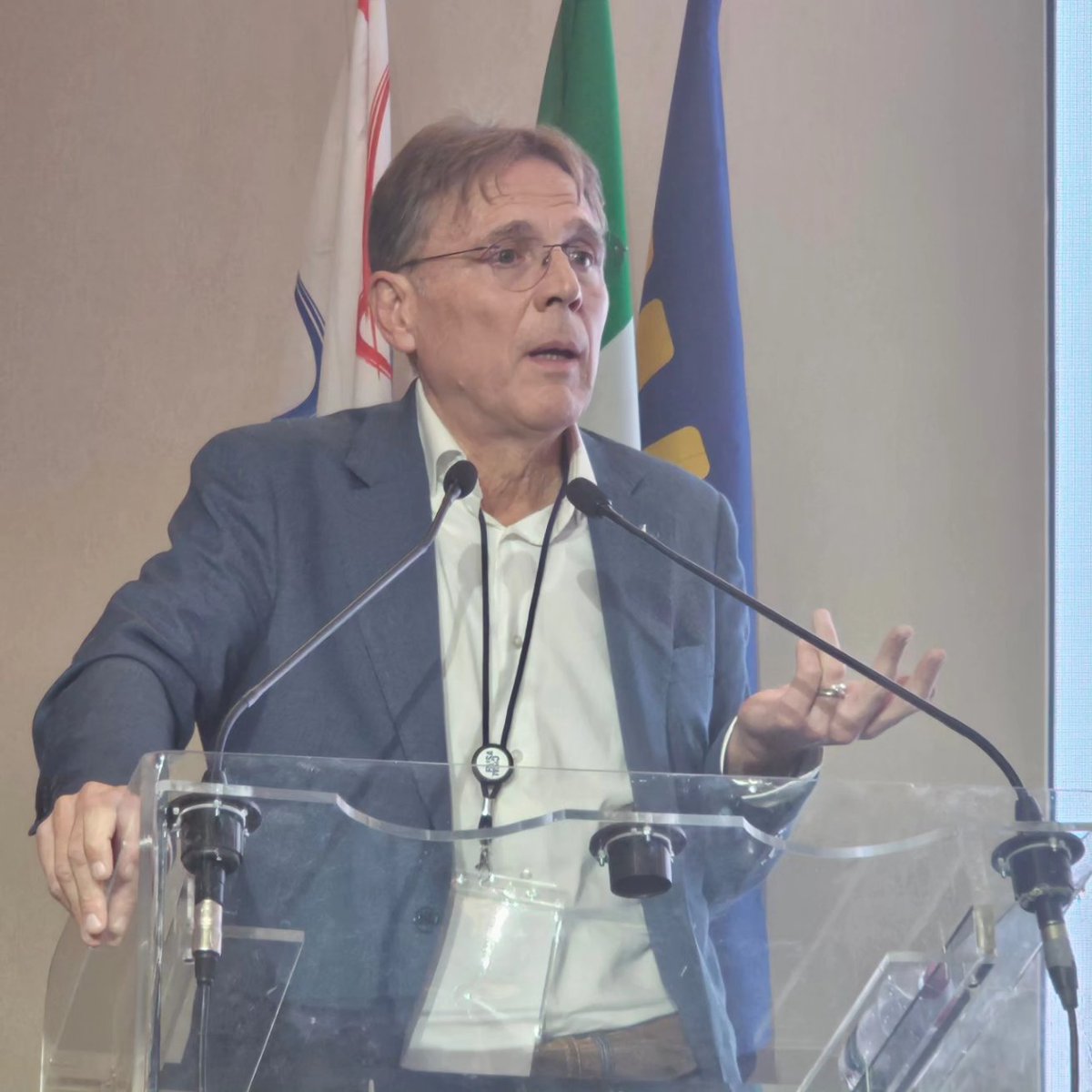 Autoferro_Ugl's tweet photo. Il #Segretarionazionale @FmMilloch interviene al #CongressoNazionale #FaisaCisal. Necessita' di azioni forti a tutela della categoria degli #autoferrotranvieri, #coraggio e #determinazione sul tavolo del #rinnovo del #contrattonazionale, per la #dignita' dell'intero settore. https://t.co/IEqnh2QSgp