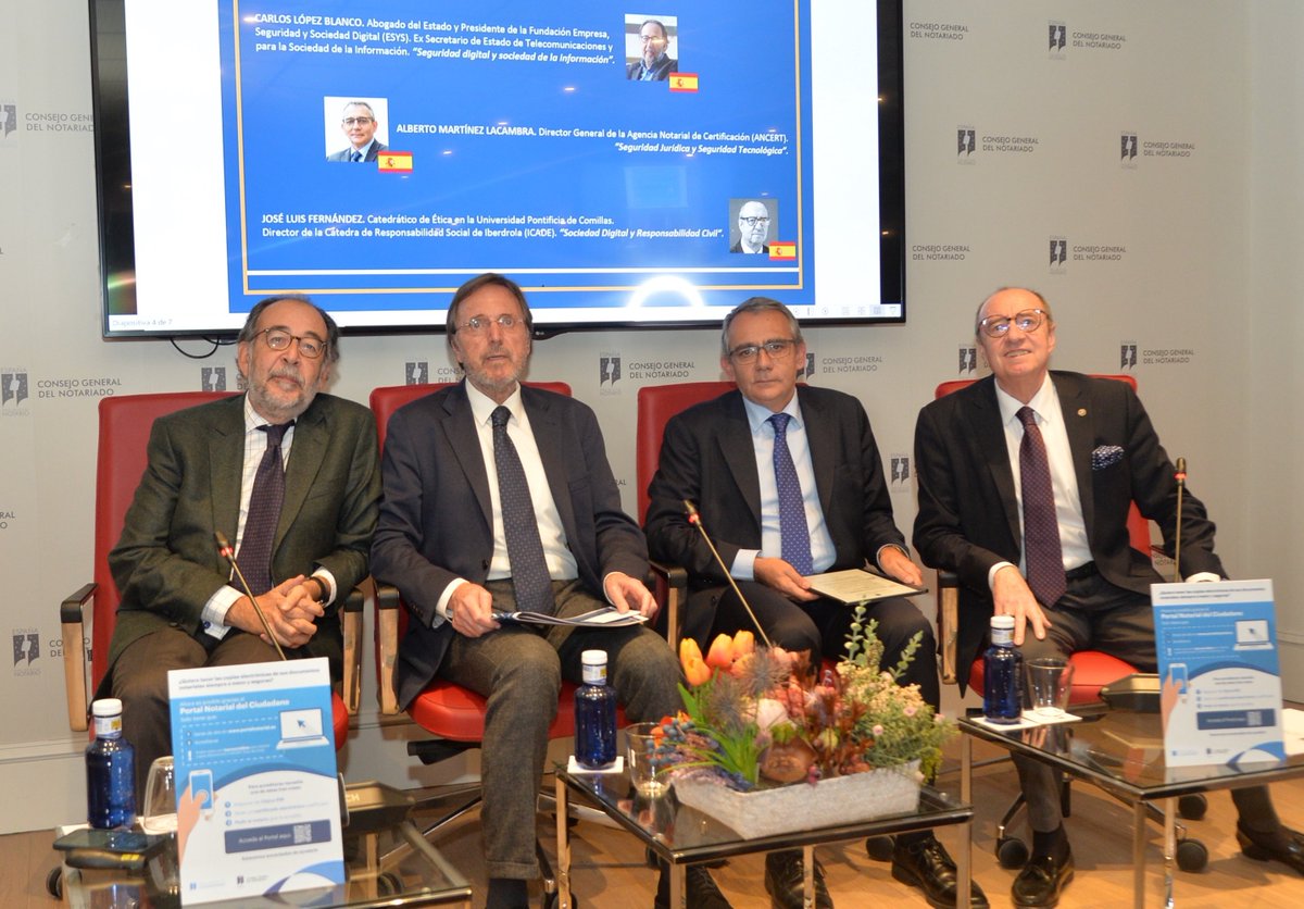 Participan en la segunda mesa <a href="/clopezbl/">Carlos Lòpez Blanco</a>, abogado del Estado y presidente de la Fundación ESYS; <a href="/albertmlacambra/">A. Martínez Lacambra</a>, director general de #Ancert; y José Luís Fernández, catedrático de Ética de <a href="/UCOMILLAS/">Universidad Pontificia Comillas</a>

➡️ Los ponentes abordan la #SeguridadJurídica en relación con la sociedad de la