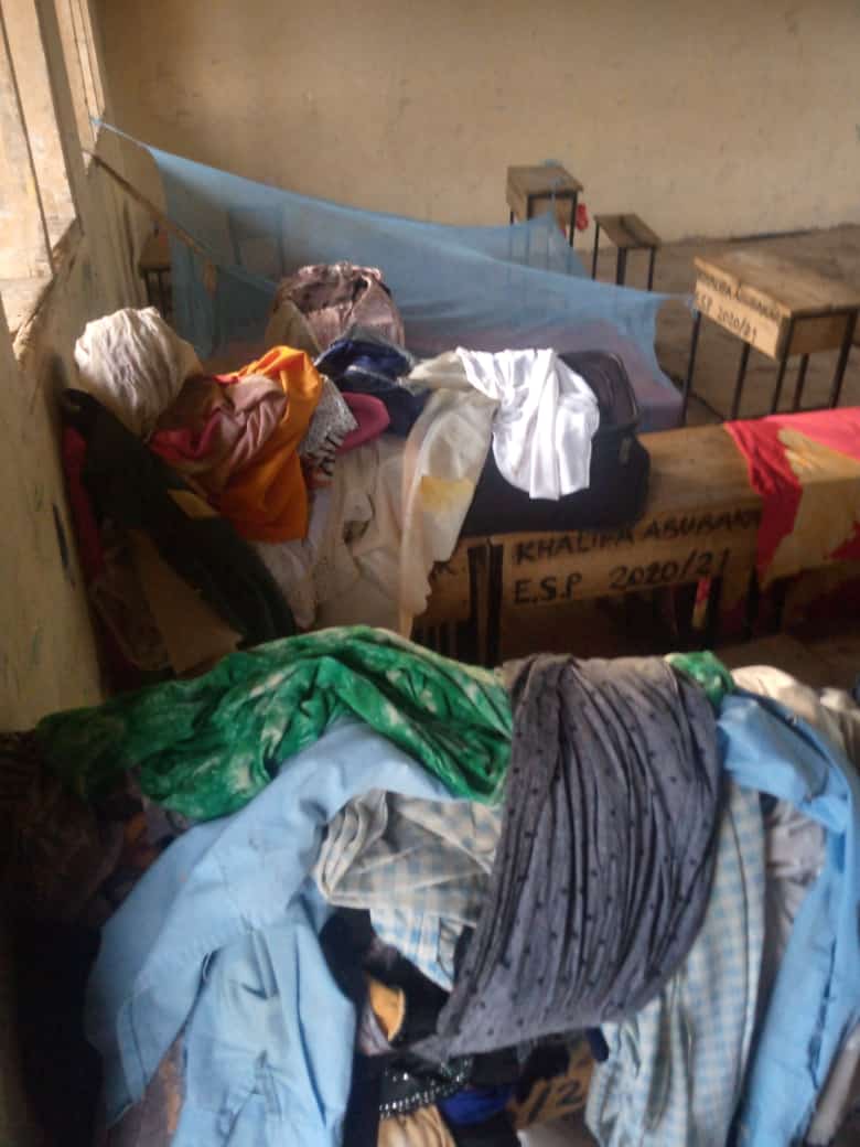 Sultan17166977's tweet photo. These are people from Merti sub  county. Houses displaced by flood Their property submerge living in public institution for Almost four day leaving their residential homes Situation escalating to humanitarian crisis. https://t.co/qrhlaVDIkw
