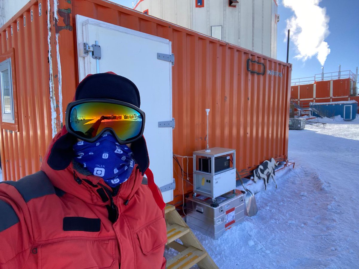 Adrian arrived to the #DomeC station in #Antarctica where he will be investigating small diamond dust particles for the next month in collaboration with <a href="/CNR_INO/">CNR Istituto Nazionale di Ottica</a> 
Summer temperatures at the Antarctic plateau are chilly -30 to -50°C 
Talk about cool ❄️science! #phdlife 
📷Adrian