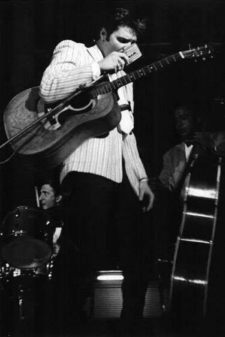 MartyJay2's tweet photo. Classic #ElvisHistory pics - we believe to be Hobart Arena #Troy in #Elvis1956 - any other memories, observations of this date as always appreciated - ps I was only 7! 👑 https://t.co/TfTREy73Gs