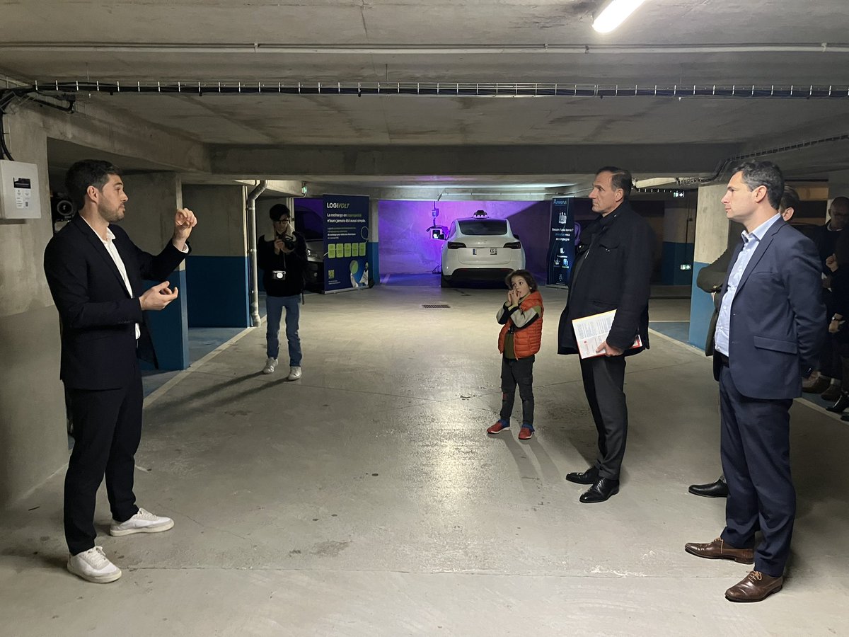 FabienChone's tweet photo. Hier à l’inauguration d’une infrastructure de recharge de VE en parking de copropriété à Saint-Denis déployée par Amperus avec Logivolt en présence de  @oliviersichel (DGD de la CDC) et @LouisDuperry (CEO d’Amperus). Une magnifique installation et un super partenariat. Bravo ! https://t.co/1gHx4FfhZH