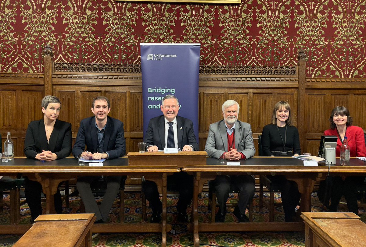 Climate experts @JimSkeaIPCC @ed_hawkins @helenjadams came to talk in Parliament. Full room + great Qs chaired by @BarryGardiner + guest @kateparminter. Feedback from one MP: 'I took away some homework from the meeting to read...We really do need more scientists in public life!'