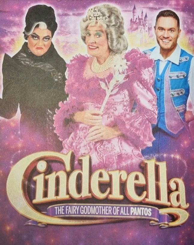 Panto News - @captheatres panto next year is Cinderella starring @GrantStottOnAir, @AllanMayStewart and @joskyn100 👠 ✨️