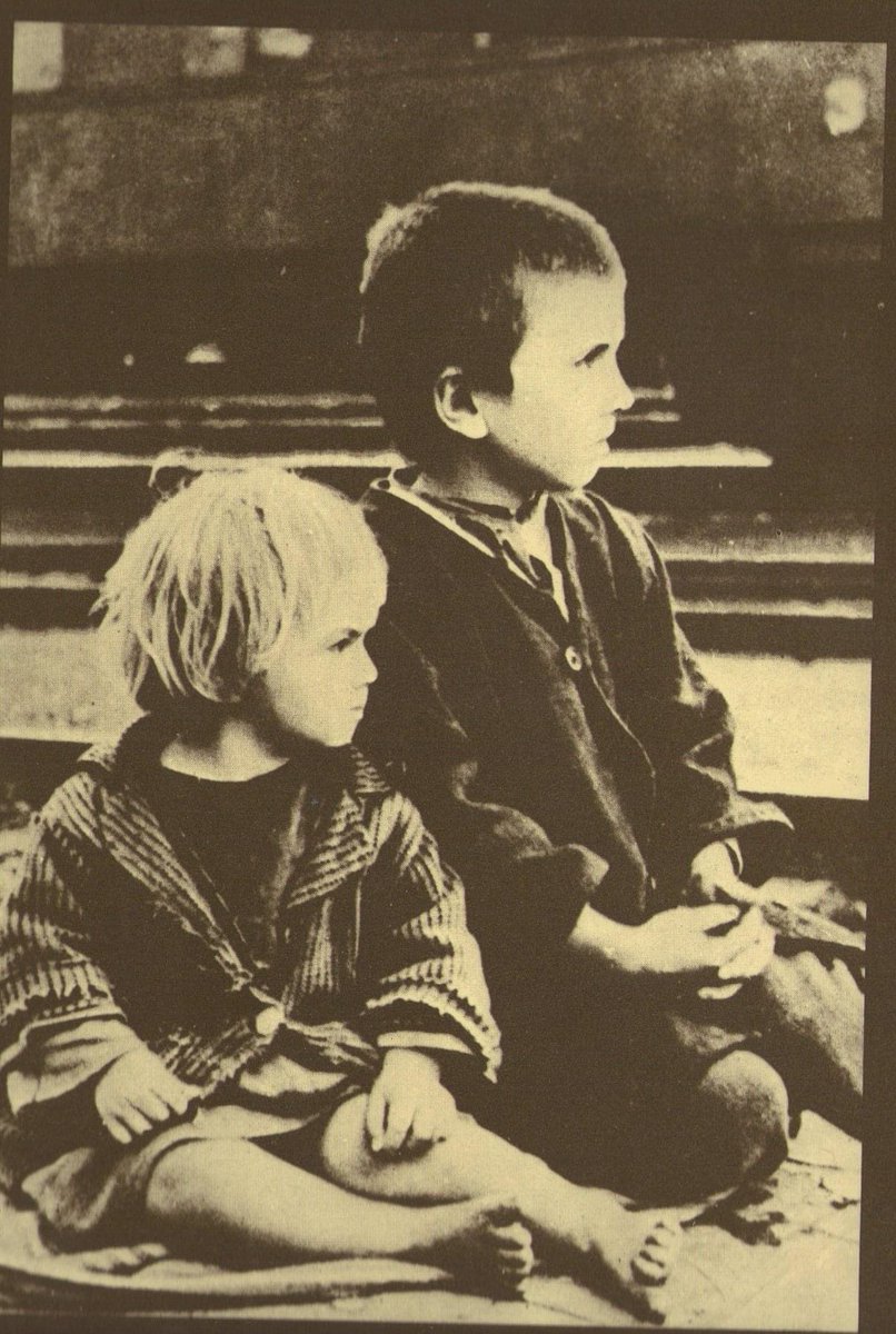 AegeanPart's tweet photo. Братче и сестриче, Лаца (6) и Панде (10), 1948 година Унгарија, после прогонот од своите родни огништа.

И двајцата се живи и здрави, Панде има 85 години а неговата сестра Лаца е 4 години помала. 💔💔 https://t.co/EGaubqvWIl