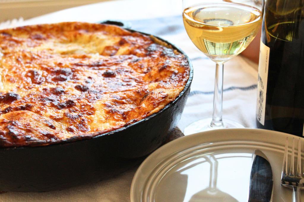 MoldovanWine's tweet photo. The Nature is wearing its yellow, orange, red coat and the air is colder and colder ❄️ 
It’s definitely the best time for a hearty dish in the company of a glass of wine-Moldovan Wine 😍
#Cheers 🥂 

We create delightful memories!
    Moldovan #Wine UK

https://t.co/Z8t5Q3YA4t https://t.co/YulQjvhAZi