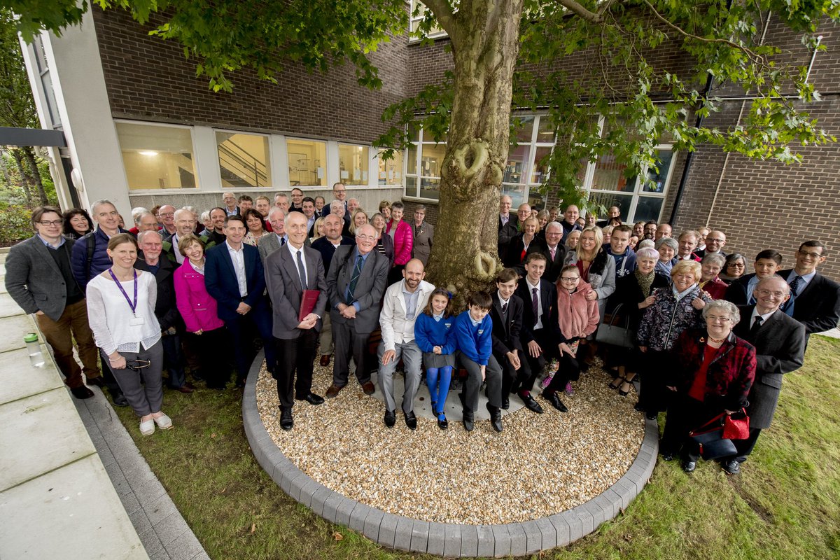 @STIrwin @1manscan ….and an actual photo of the tree (you might recognise some faces at the event to celebrate its heritage and when it won tree of the year in 2017)