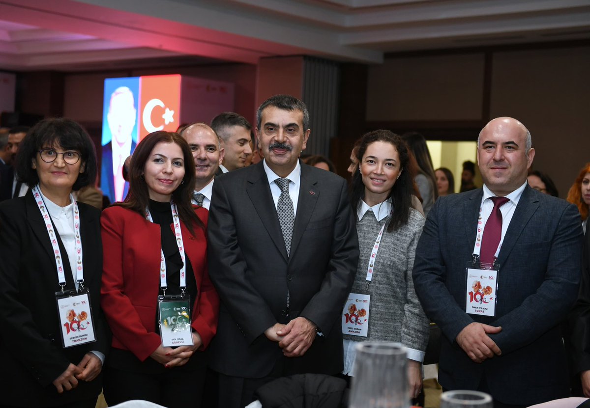Yusuf__Tekin's tweet photo. Bu ülkenin çocuklarına iyiyi, doğruyu ve güzeli öğretmek için yola çıkan, millete hizmet yolunda vatan toprağına düşerek şehadete eren şehit öğretmenlerimizi emek emek yetiştiren aileleriyle bir araya geldik.

Şehit öğretmenlerimizin içimizde  dinmeyecek olan derin acısı ve maarif davamıza mana katan aziz hatıralarını, bu büyük millet asla unutmayacaktır.

Öğretmenlerin olmadığı, zihnini ve kalbini katmadığı hiçbir başarı hikâyesi yoktur. Bir insanın kişiliğinin ve yeteneklerinin gelişiminde, kendini keşfetme serüveninde hiçbir sistem ya da teknolojik araç öğretmenler kadar etkili değildir. Öğretmen, bir çocuğun gelişiminde kimi zaman bir kâşif, kimi zaman bir rehber, kimi zaman anne baba, kimi zaman bir arkadaştır ancak çoğu zaman bunların hepsidir. Meslektaşlarımın  bu zorlu ve meşakkatli yolculuğunda her zaman yanlarında olacağız.

Bu vesileyle şehit öğretmenlerimizi rahmetle yâd ediyor, değerli ailelerine sabırlar diliyorum.

Ülkemizin dört bir yanında görev yapan tüm öğretmenlerimize sevgi ve selamlarımı sunuyorum. Öğretmenler gününüz kutlu olsun, evlatlarımız size emanet, Türkiye’nin geleceği size emanet.

#SayendeÖğretmenim