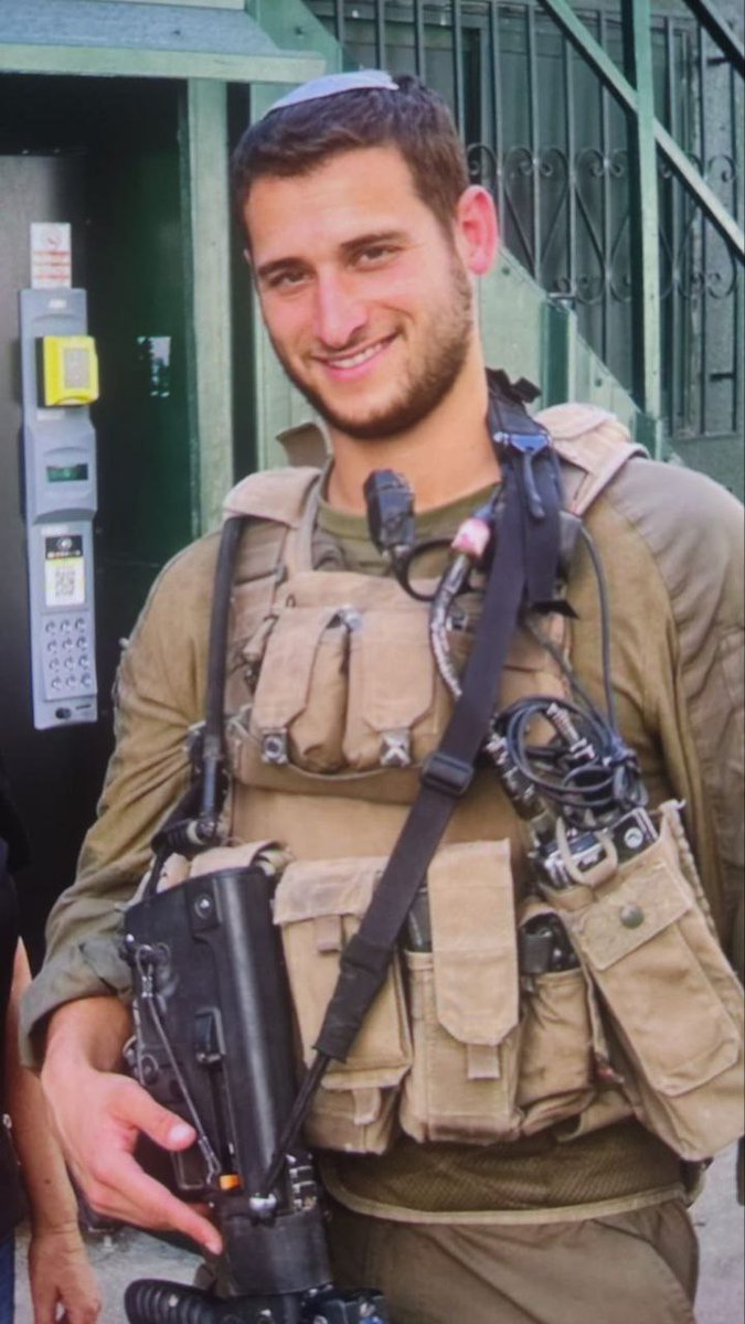 israelrouydad's tweet photo. 🚨 ارتش اسرائیل نام شصت و هشتمین سرباز کشته شده در غزه را منتشر کرد.
سروان لیرون اسنیر در میدان نبرد در غزه جان باخت. ارتش کشته شدن این شیرمرد وطن را به خانواده وی اطلاع دادند 
این سروان ۲۵ ساله، فرمانده تیم در واحد شناسایی تیپ گولانی و اهل اوفرا در کرانه باختری بود. 🥀💔
#Hamas_is_ISIS 
#ישראל_נלחמת 
#شمشیرهای_آهنین