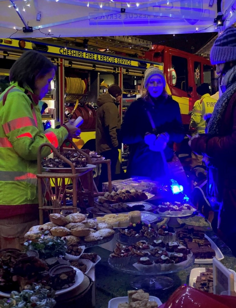 AlsagerFS's tweet image. Alsager's Christmas Light Switch On this Sunday, Nov 26th! Pop by to meet our team and grab some delicious treats &amp;amp; toys—all for a good cause, supporting @firefighters999 
Plus, don't miss the chance to win a signed @crewealexfc  shirt and ball in our raffle! ⚽🤩