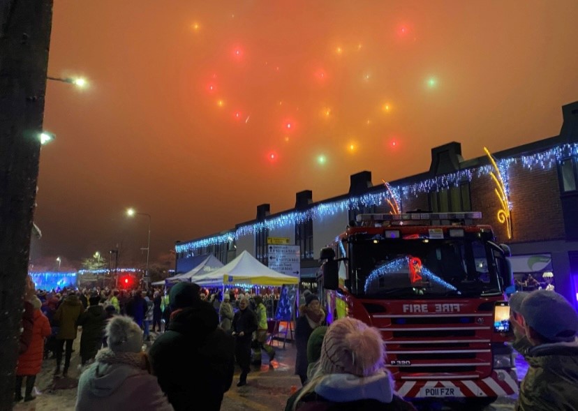 AlsagerFS's tweet image. Alsager's Christmas Light Switch On this Sunday, Nov 26th! Pop by to meet our team and grab some delicious treats &amp;amp; toys—all for a good cause, supporting @firefighters999 
Plus, don't miss the chance to win a signed @crewealexfc  shirt and ball in our raffle! ⚽🤩